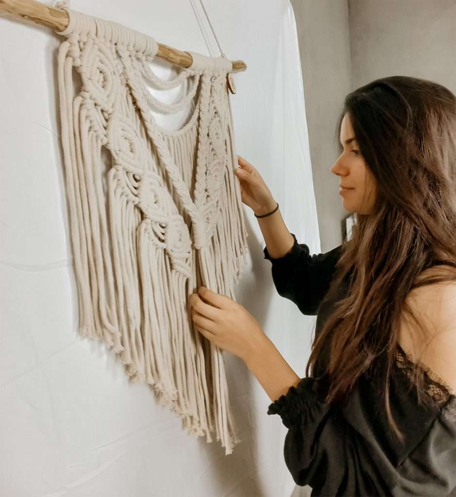 Sessão de fotografias de peças de macramé.