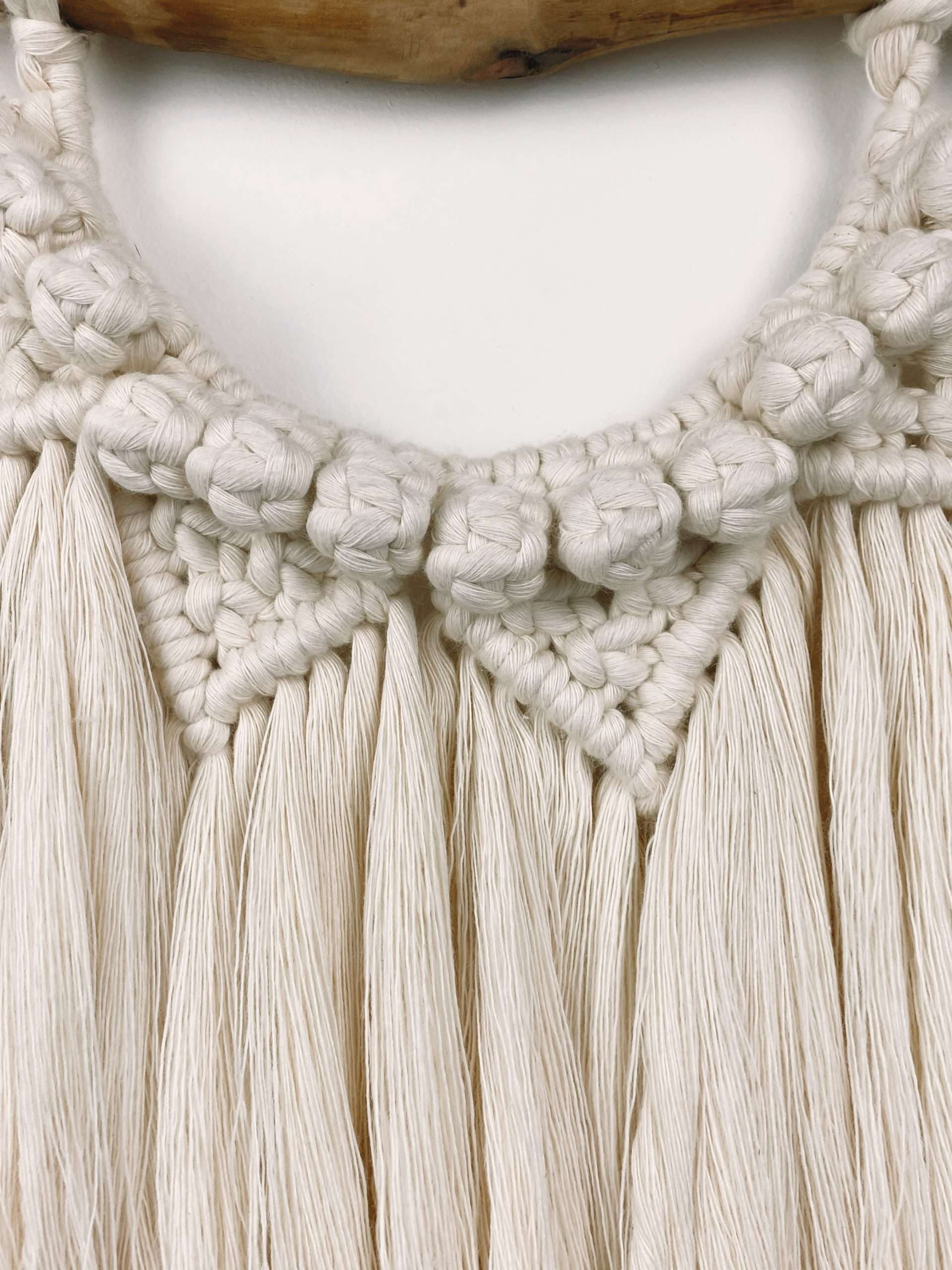 Peça em macramé SUNset